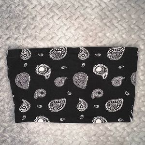 Women’s black and white crop top